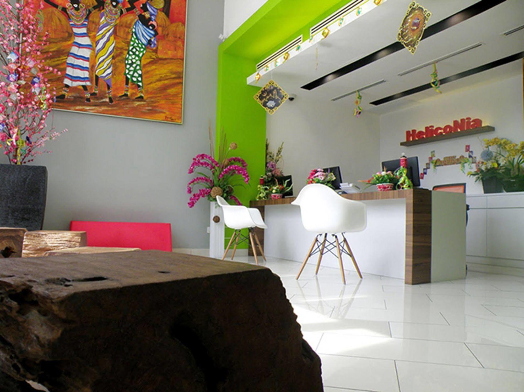 Heliconia Hotel George Town Bagian luar foto